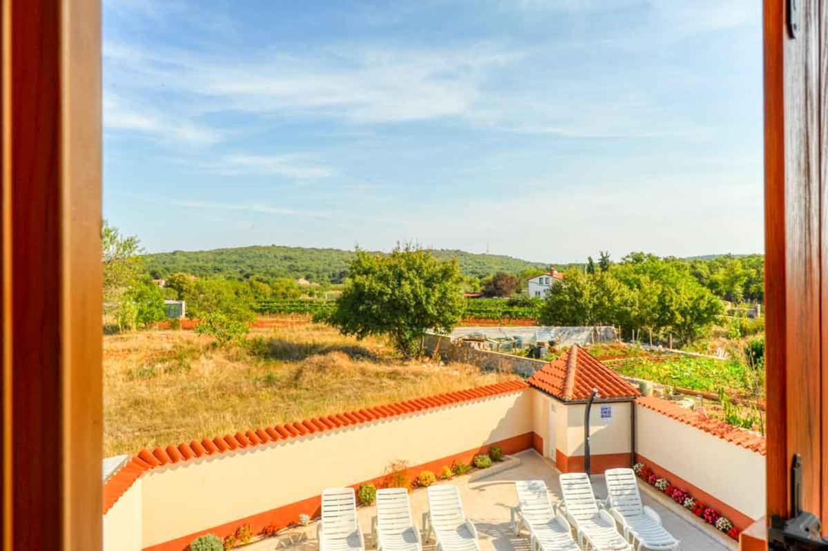 House Melly With Swimming Pool Villa Rovinjsko Selo Buitenkant foto